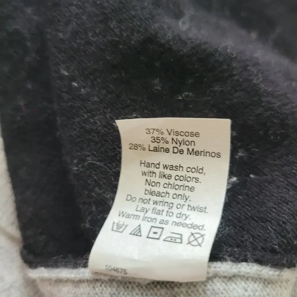 J.‎ Crew Size M Merino Wool Blend Pullover V-Neck Black Grey Color block Sweater